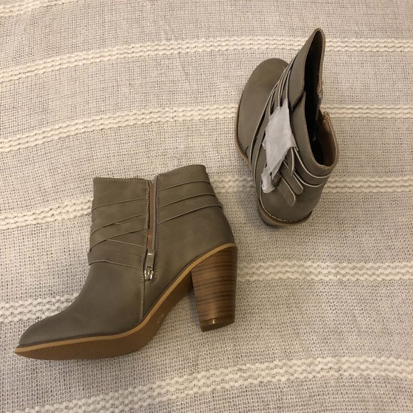 Journee Collection Strap Women's Ankle Boots - Picture 7 of 8